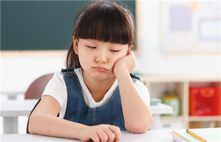 15岁女孩厌学不去学校怎么办