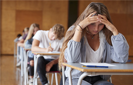 初一女孩不想上学怎么办