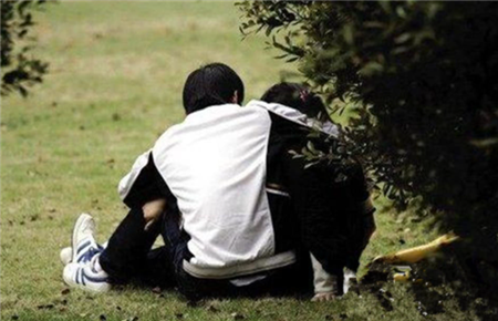 12岁的小孩早恋了怎么办