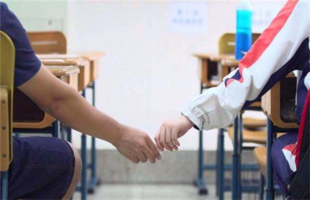 怎样看待孩子早恋的