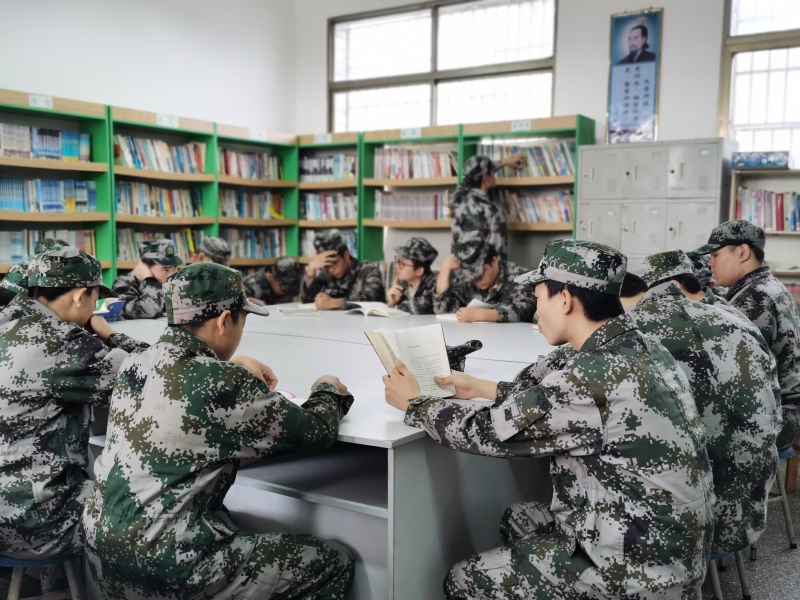 新起点读书活动日，寻找书中人间真理，新起点青少年特训学校