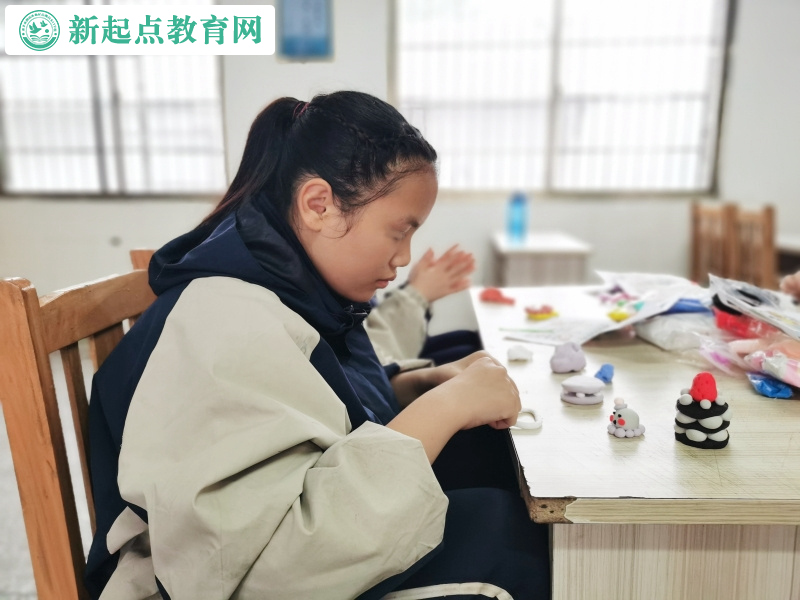 新起点青少年管教学校开展捏橡皮泥活动
