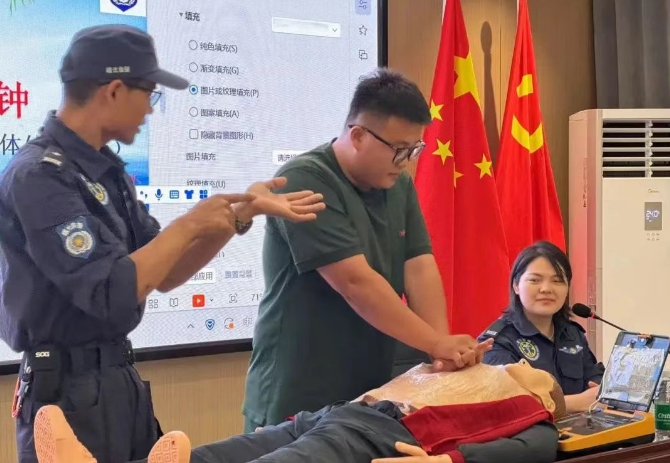 叛逆孩子特训学校开展公益救援知识培训